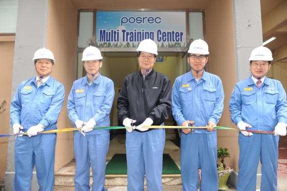 포스코 종합로재 전문 그룹사인 ㈜포스렉(사장 이상영)은 3월 13일 15시 LIME(생석회)사업본부에서 이상영 사장을 비롯하여 관계 임직원 및 포스코 관련 부서장 등 30여명이 참석한 가운데 POSREC Multi Training Center 개관식을 가졌다.