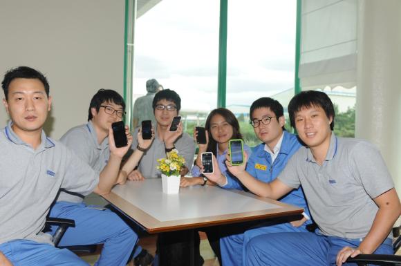 ㈜포스코켐텍은 전사원에게 지급되고 있는 스마트폰의 업무적용을 위해 사내 Smart Mobile Communicator를 운영 중에 있다.