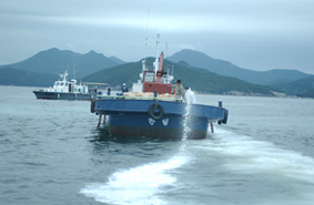 경남 통영 사량도 해역에서 실시, 세프레마 효과 입증 회사는 8월 27일 경남 통영의 사량도 주변 해역에서 국립수산과학원 및 경상남도에서 주관한 적조방제물질 현장적용시험에 참가하여 세프레마의 우수한 효능을 다시 한 번 입증하였다.