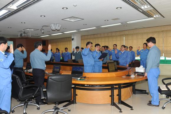 포스코 종합로재 전문 계열사인 ㈜포스렉(사장 이상영)은 5월 12일 이상영 사장을 비롯한 임직원 50여명이 참석한 가운데 금연 실천다짐 결의를 가졌다.