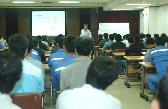 포스코 종합로재 전문 그룹사인 ㈜포스렉 (사장 이상영)은 최근 CEO와의 열린대화를 개최하였다.