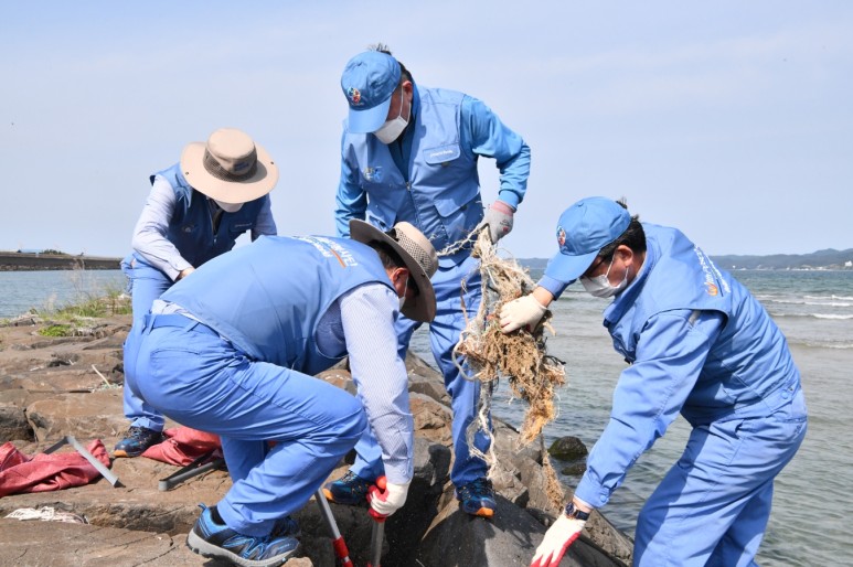 포스코케미칼 청림해변 환경정화 활동 모습