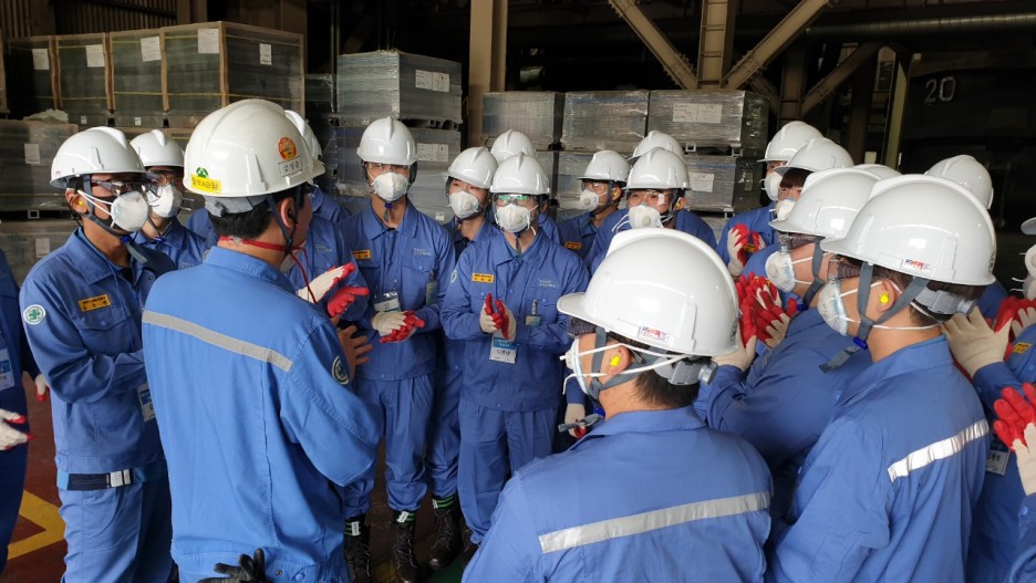 전문강사의 말을 경청하고 있는 교육생들의 모습