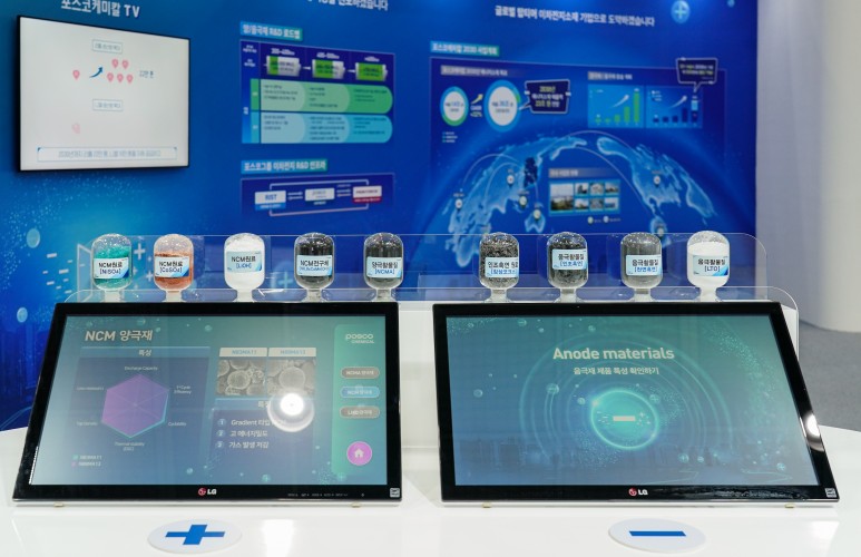 포스코케미칼 양&middot;음극재 제품 샘플 및 설명전용 태블릿