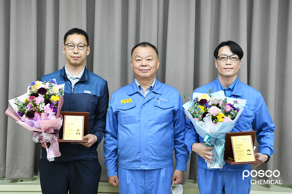 (좌) 에너지소재 사업부 박주용 공장장 (우) 기초소재 사업부 김동혁 파트장