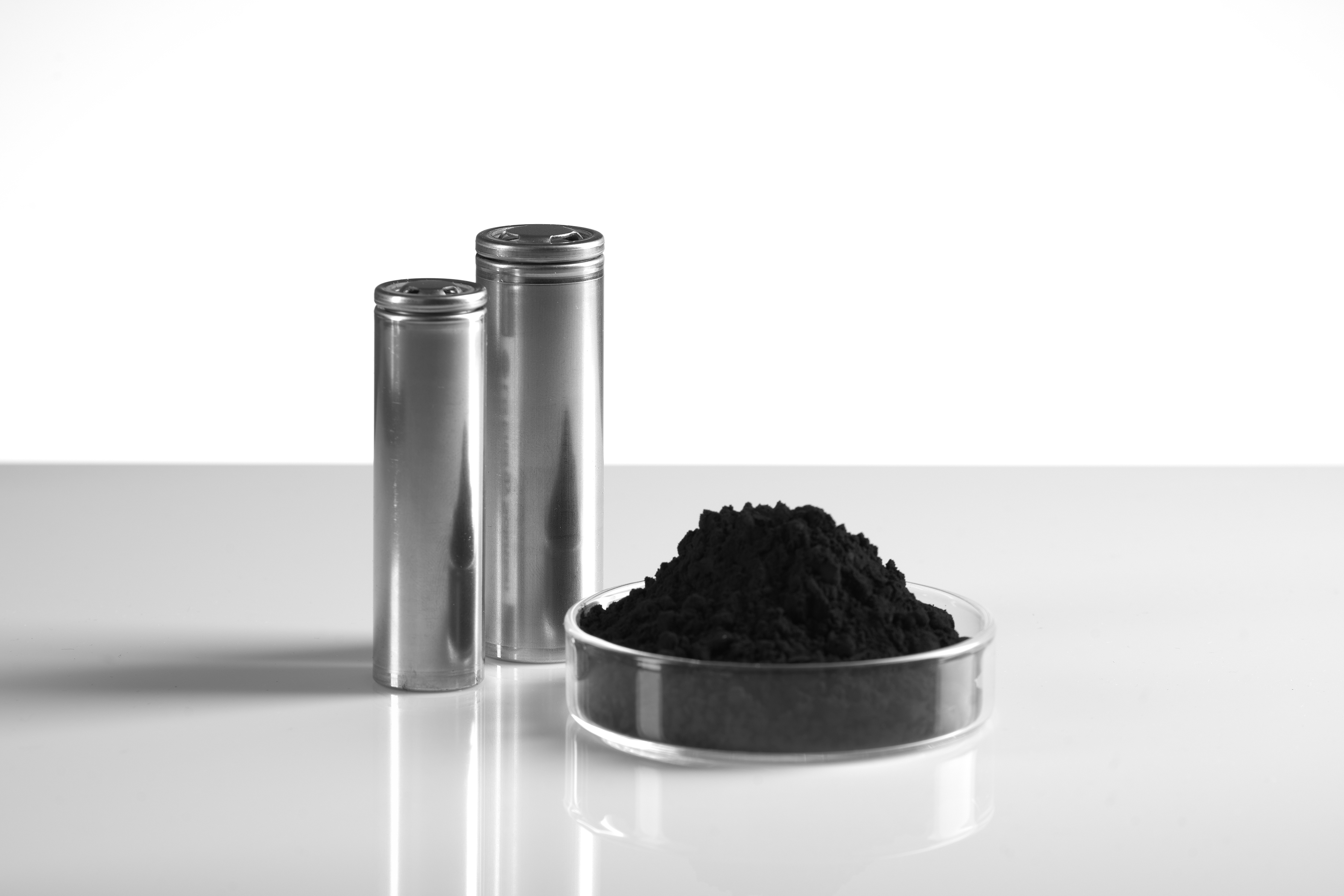 전기차용 원통형 배터리와 포스코케미칼 양극재