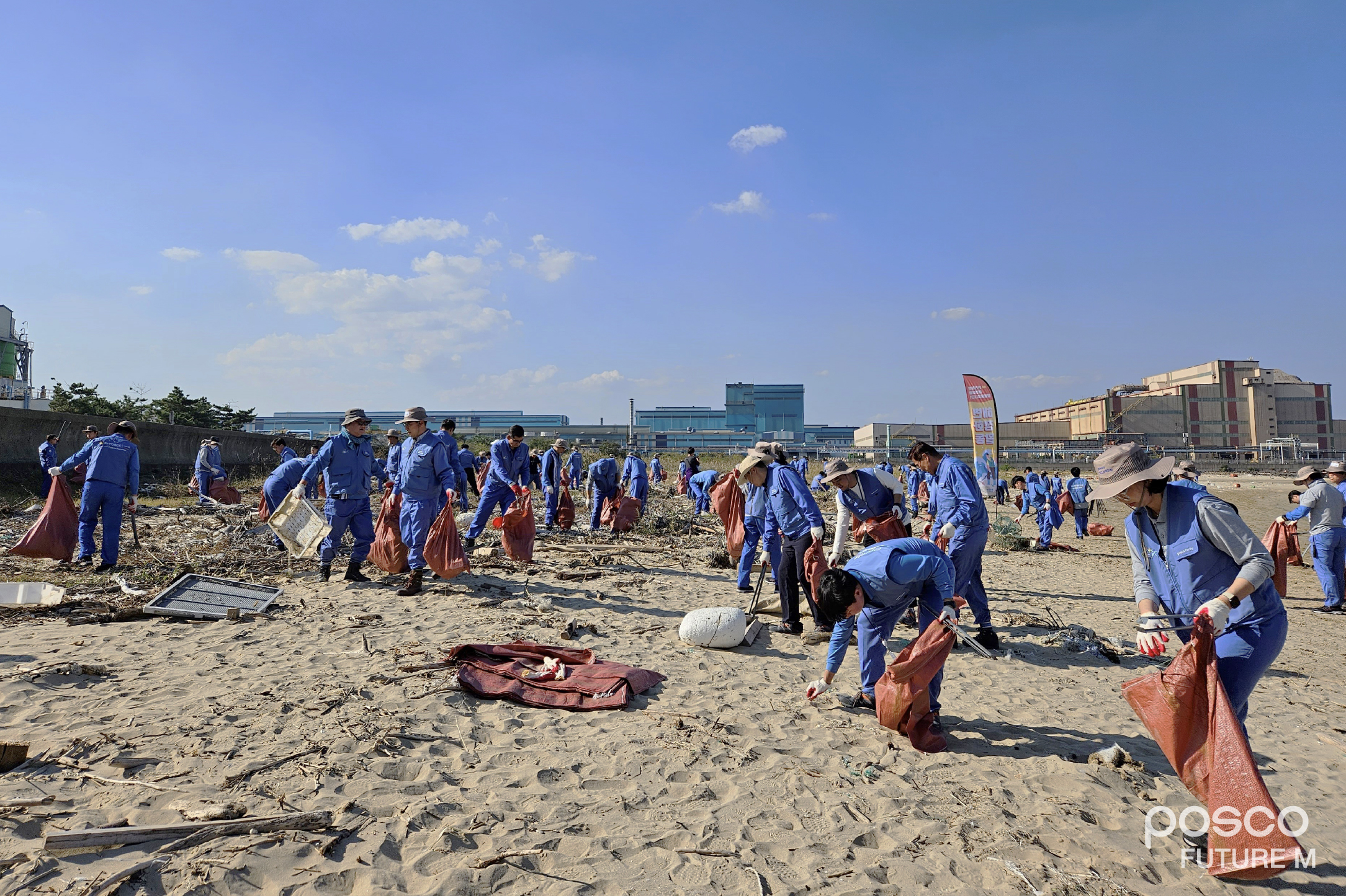 포스코퓨처엠 본사 앞에 위치한 청림해변의 모습