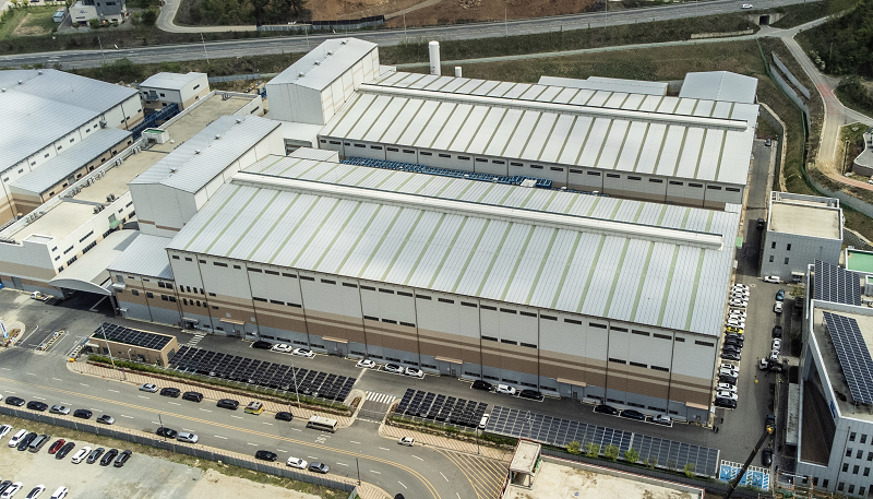 일본 배터리사에 공급하는 천연흑연 음극재를 생산하는 포스코퓨처엠 세종 음극재 공장 전경